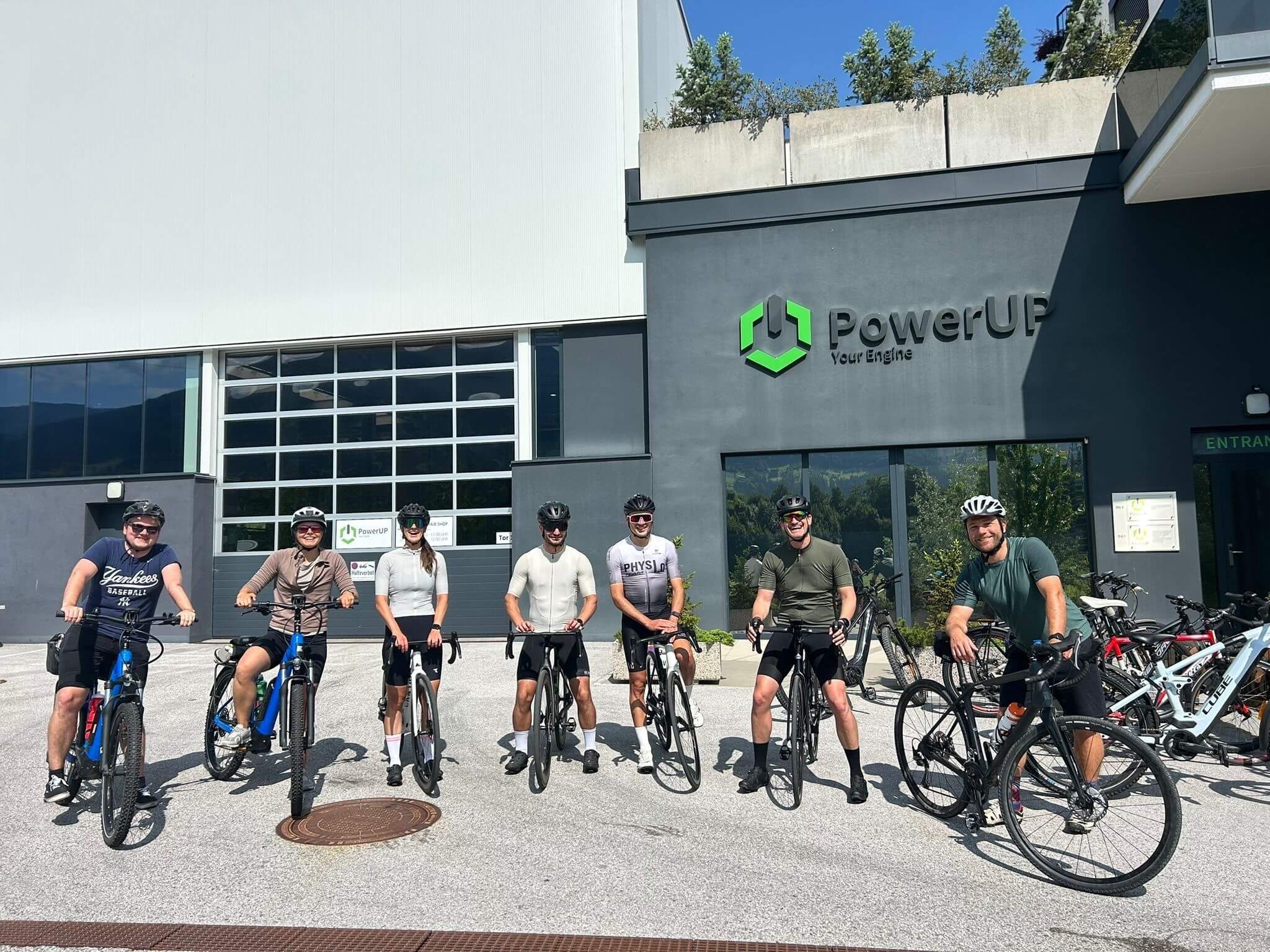 Besuch bei PowerUP in Stans – KLIXPERT.io Team-Ride 2025