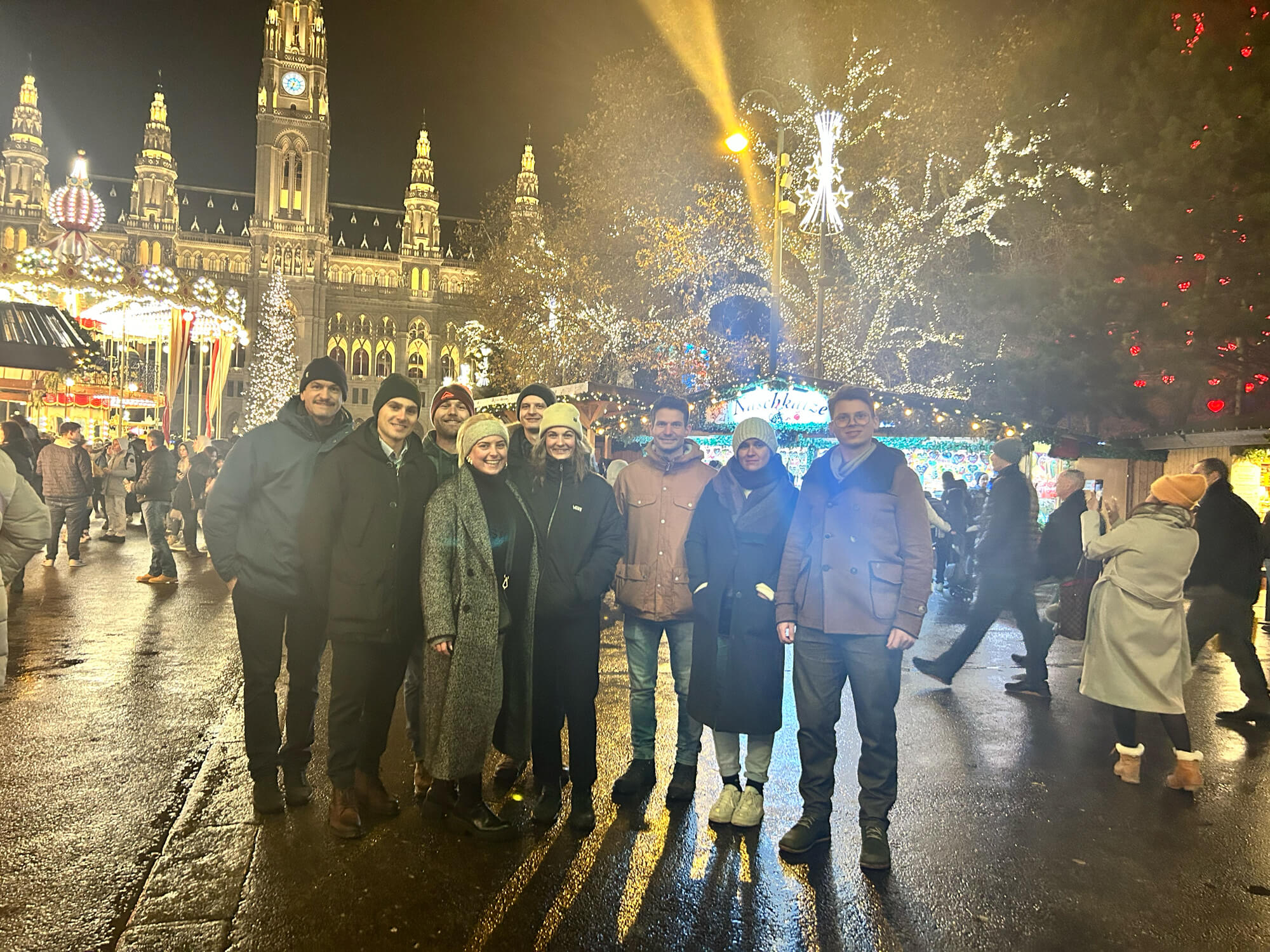 KLIXPERT.io Weihnachtsfeier 2023 in Wien - Unser Team Christkindlmarkt Rathausplatz