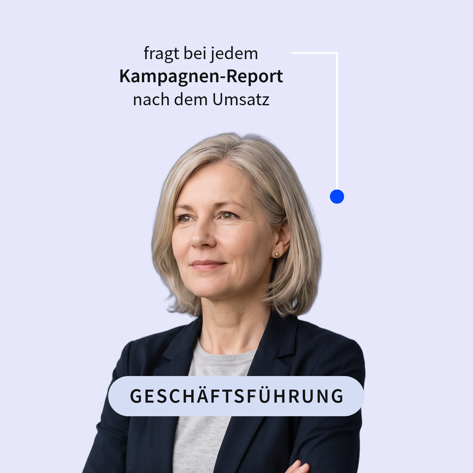 Geschäftsführerin mit verschränkten Armen vor lavendelfarbenem Hintergrund, darüber der Satz „fragt bei jedem Kampagnen-Report nach dem Umsatz“, unten das Label Geschäftsführung